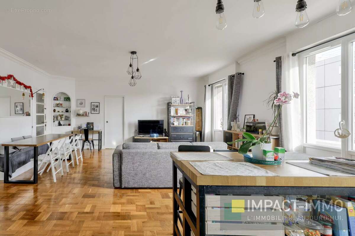 Appartement à COURBEVOIE