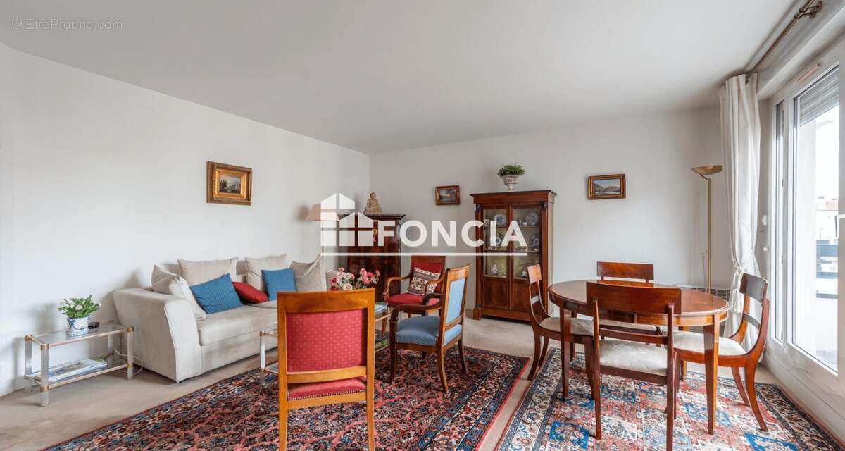 Appartement à COURBEVOIE