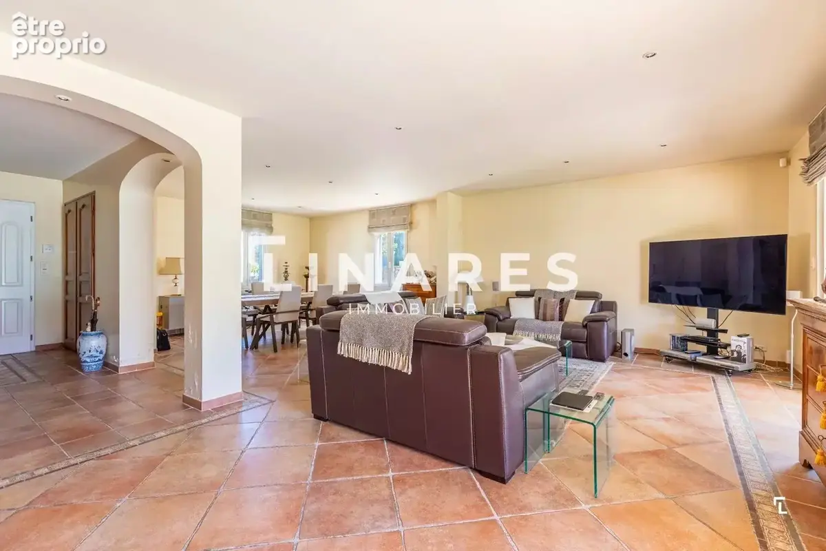 LA FAMILIALE - Maison T7 de 202m2 - Terrasses - Piscine - Garage - 13009 Sainte-Marguerite - photo 2