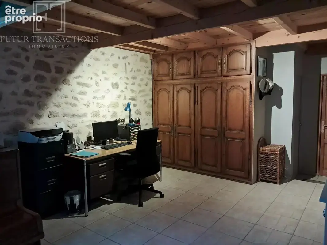 Maison de caractère sur 8175 m² - photo 14