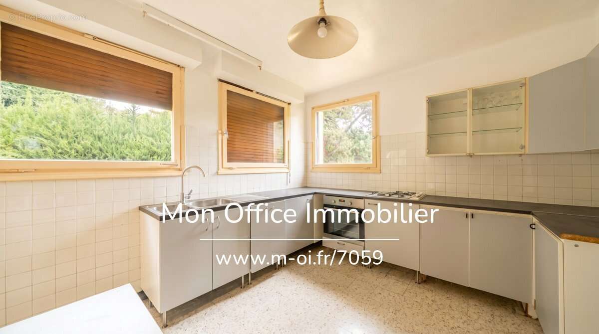 Référence : 7059-SBA - Maison plain pied - Eguilles - Fort potentiel - Piscine - photo 10