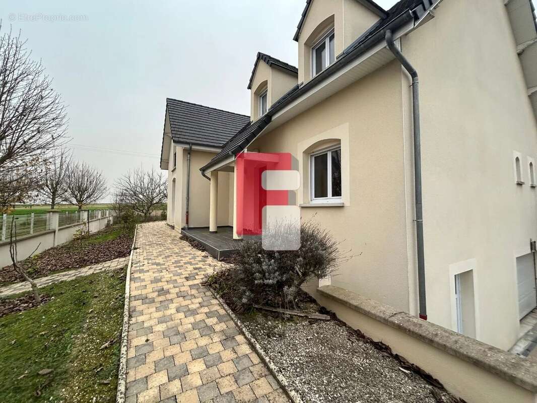 Maison à VILLECHETIF