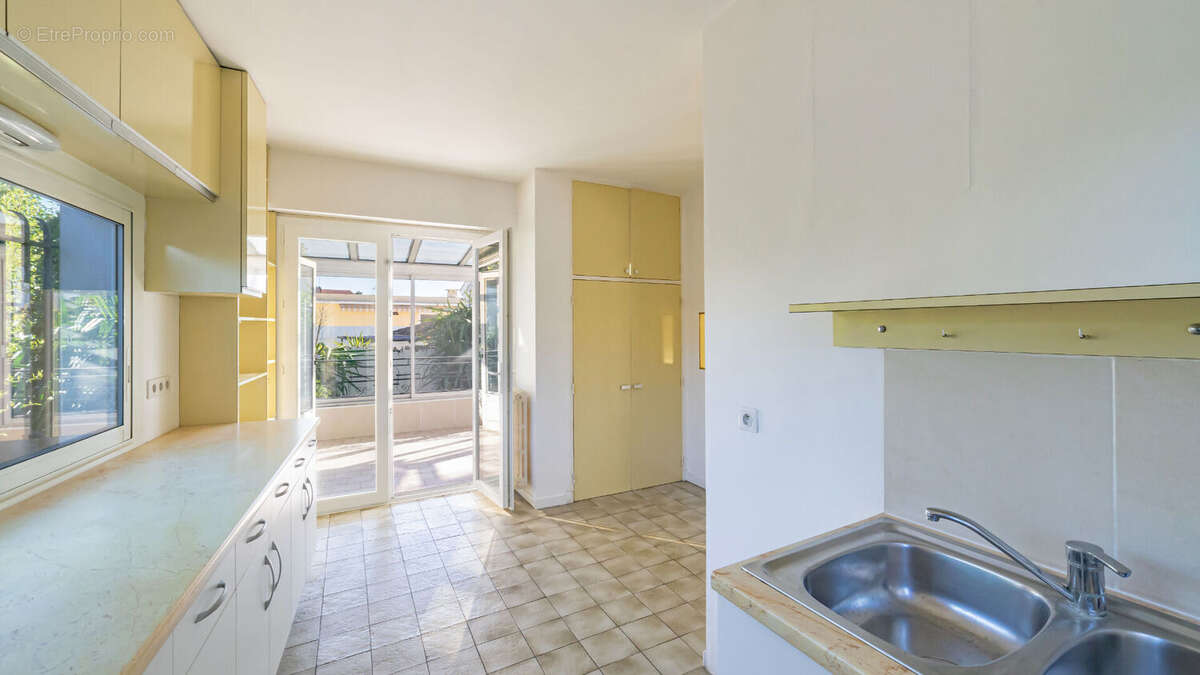 Villa 5 pièce(s) 141.67 m2 secteur Bouches du Loup à Villeneuve Loubet - photo 15