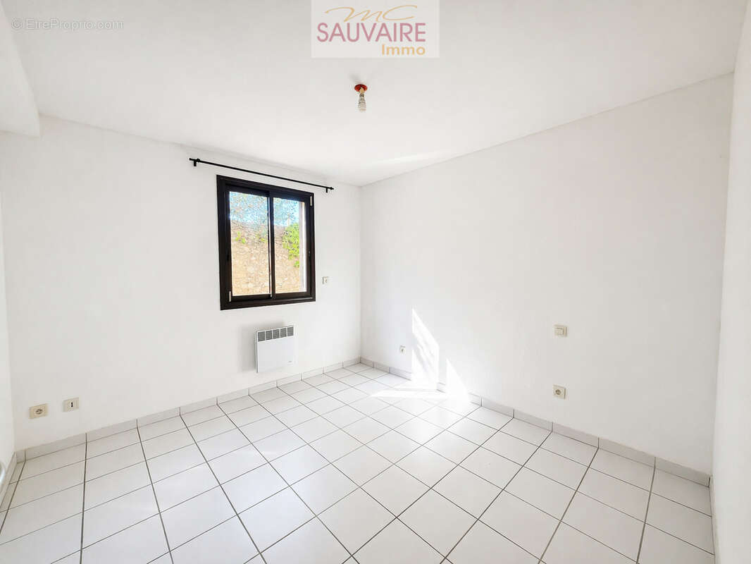 Appartement à SAINT-LAURENT-DE-LA-SALANQUE