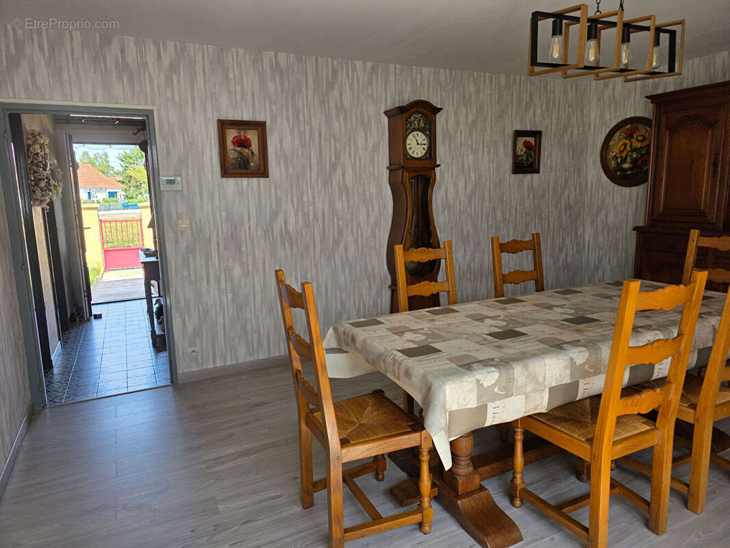 Maison à CREVECOEUR-LE-GRAND