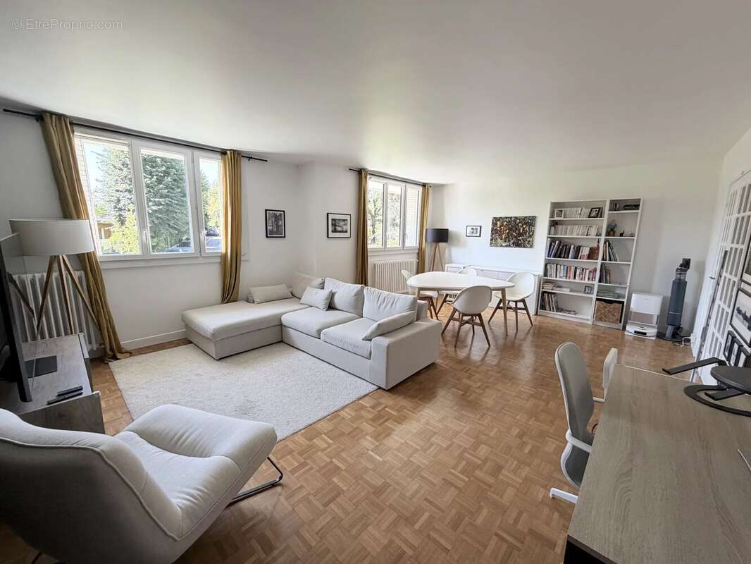 Bougival — Appartement T3/T4 - Refait à neuf -  Résidence avec PISCINE -DPE : C / C - photo 3