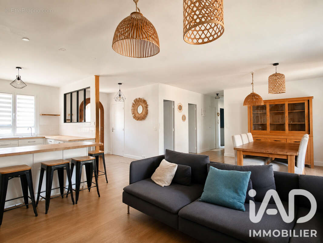 Maison 121 m² à Grans  - photo 2