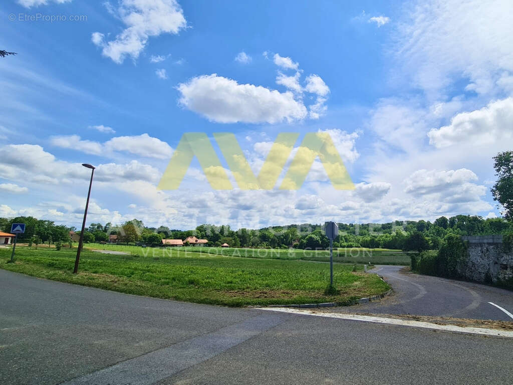 Terrain à ARAUJUZON