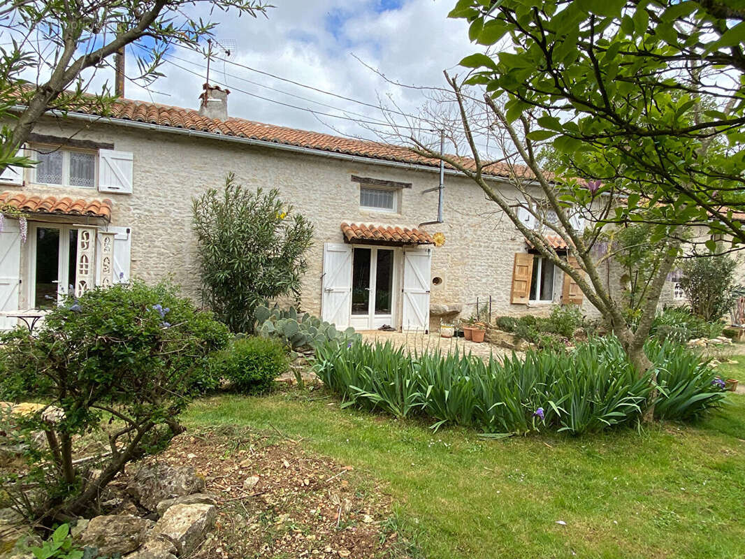 Maison à CHAMPAGNE-LE-SEC