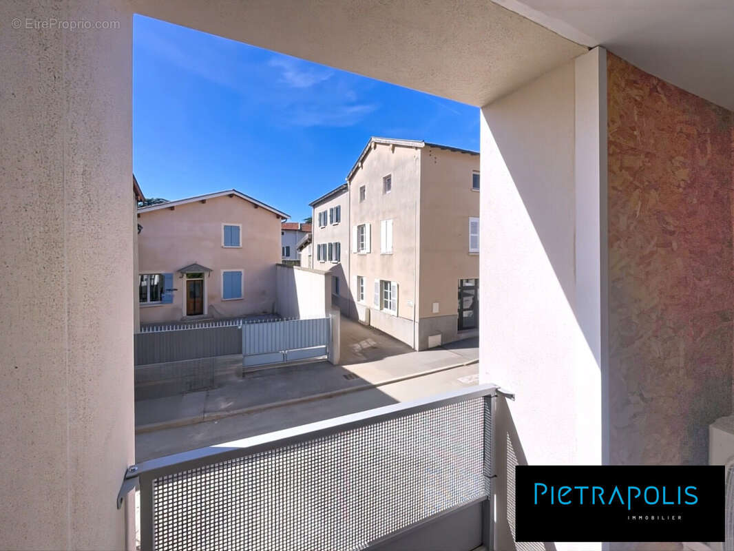 Balcon attenant au salon - Appartement à BRINDAS