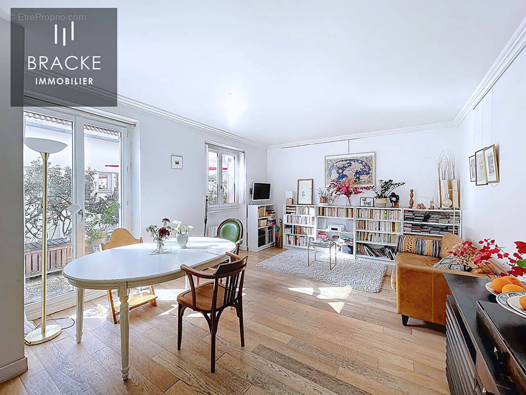 Appartement à COURBEVOIE