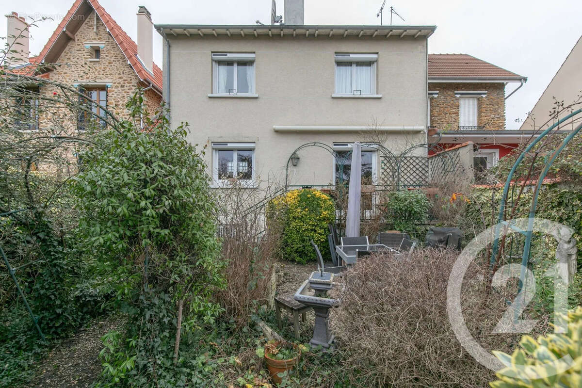 Maison à SAINT-MAUR-DES-FOSSES