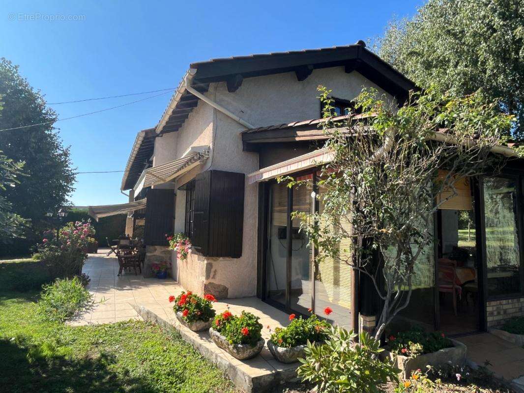 Maison à SAINT-BARTHELEMY-LESTRA