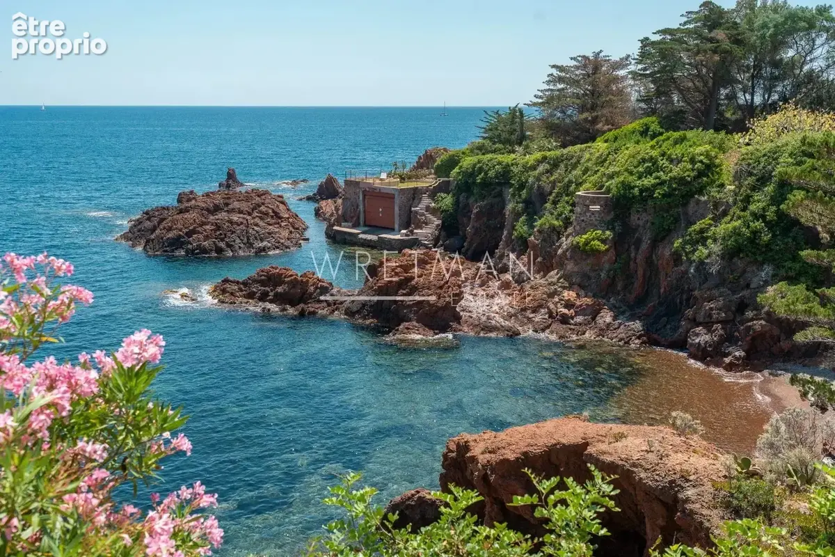 Vente par enchère privée : Domaine d'exception en bord de mer avec garage à bateau - photo 16