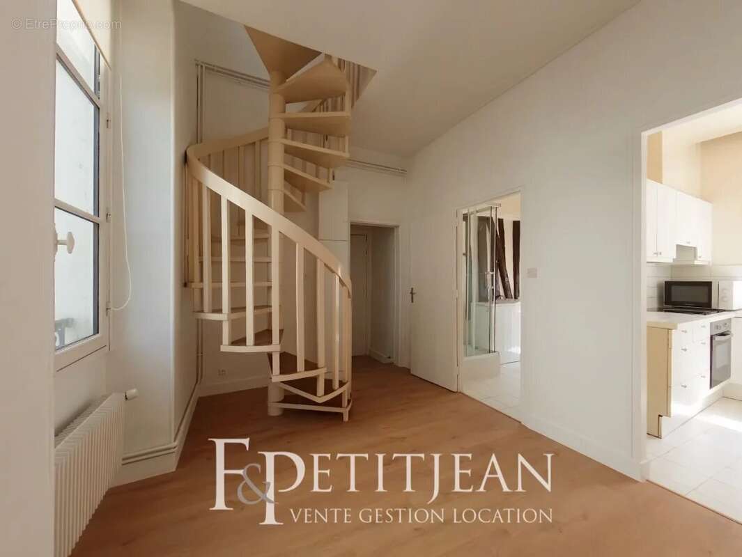 Appartement à PARIS-3E