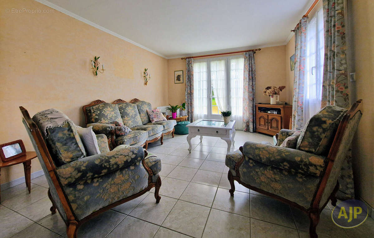 Maison à CUGAND