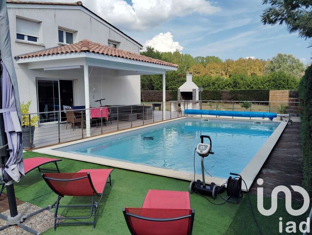 Photo 2 - Maison à SAINT-MEDARD-DE-GUIZIERES