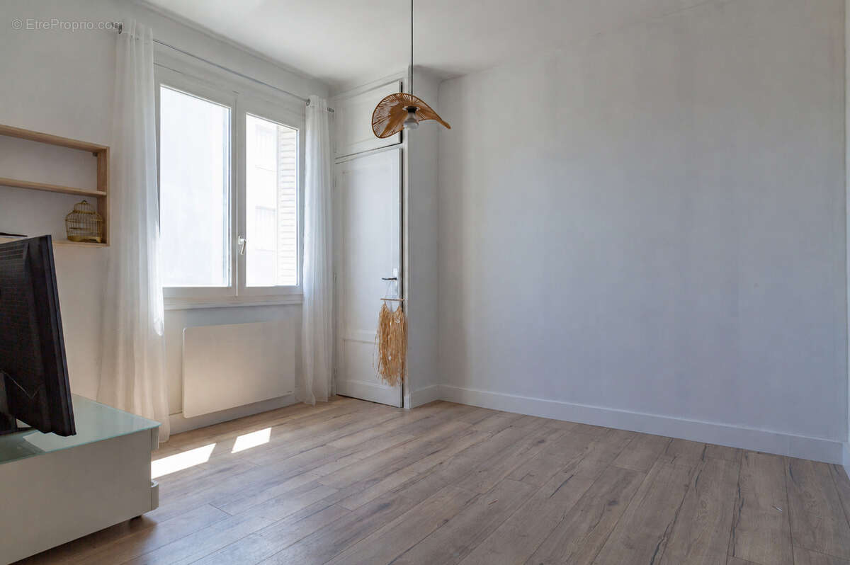 Appartement T1 avec cave vendu loué, Résidence LE CAPRICORNE A, 26000 VALENCE - photo 3