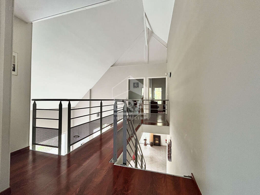 Maison à NEUVILLE-SUR-SARTHE