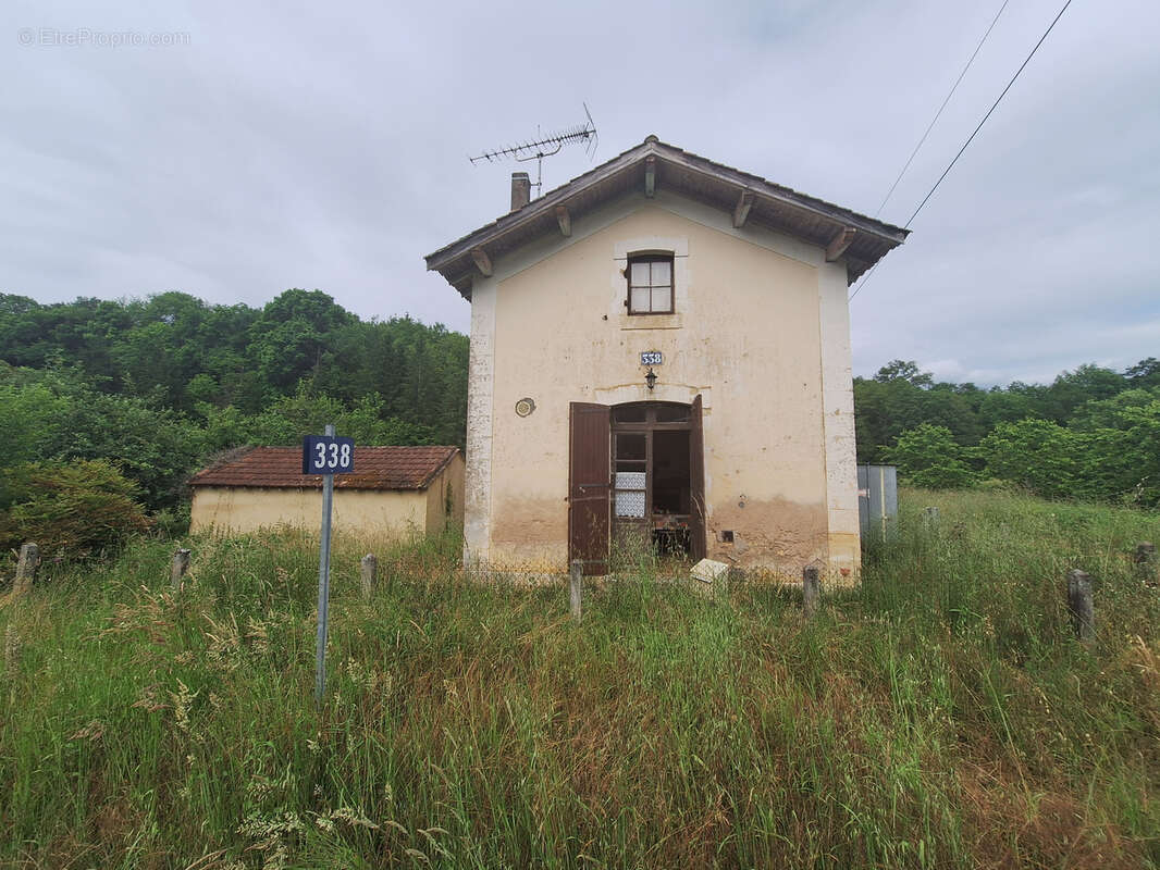 Maison à SAINT-CERNIN-DE-L&#039;HERM