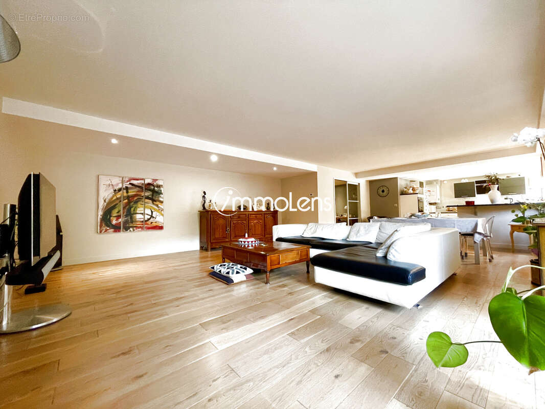 LENS Appartement T4 145m2 standing - terrasse - garage - photo 15
