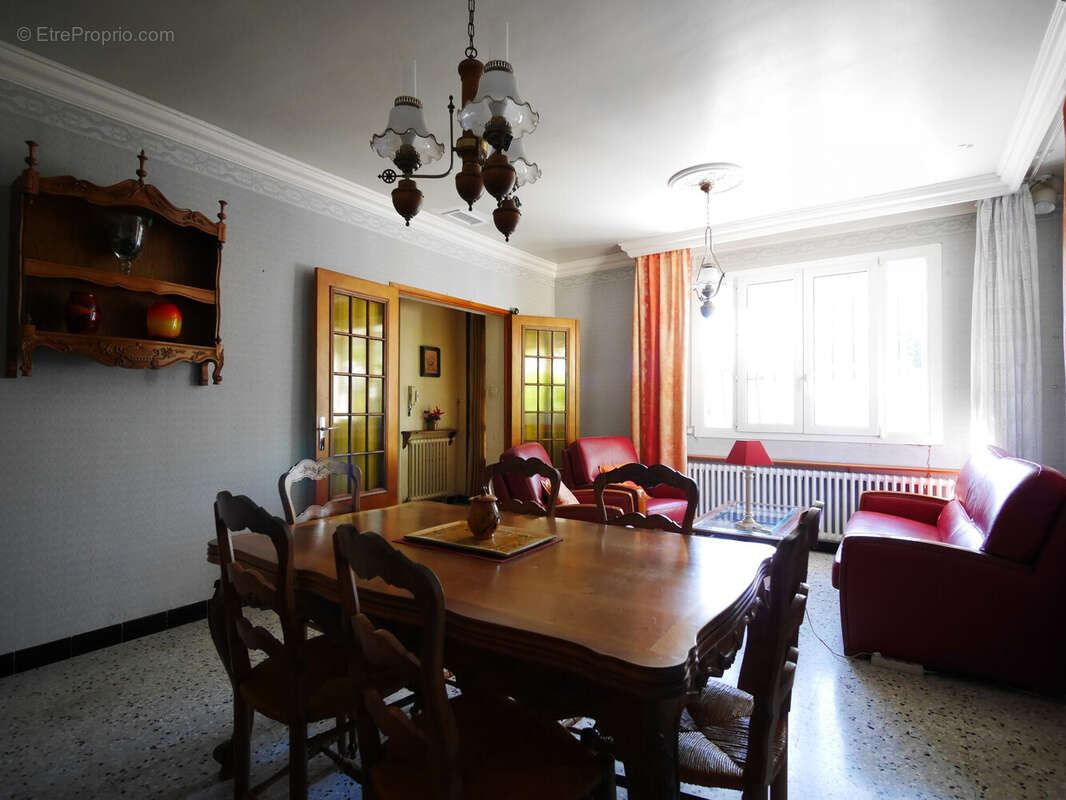 Salon, séjour - Maison à NIMES