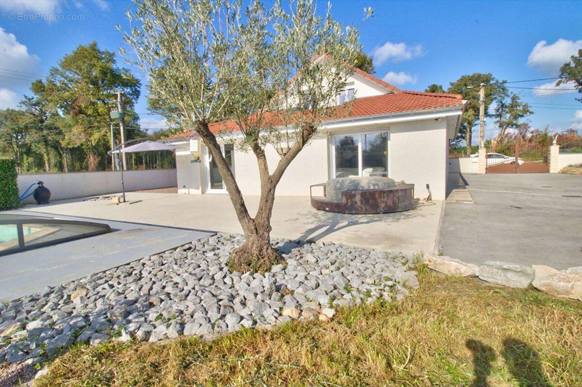 Maison à COMMENAILLES