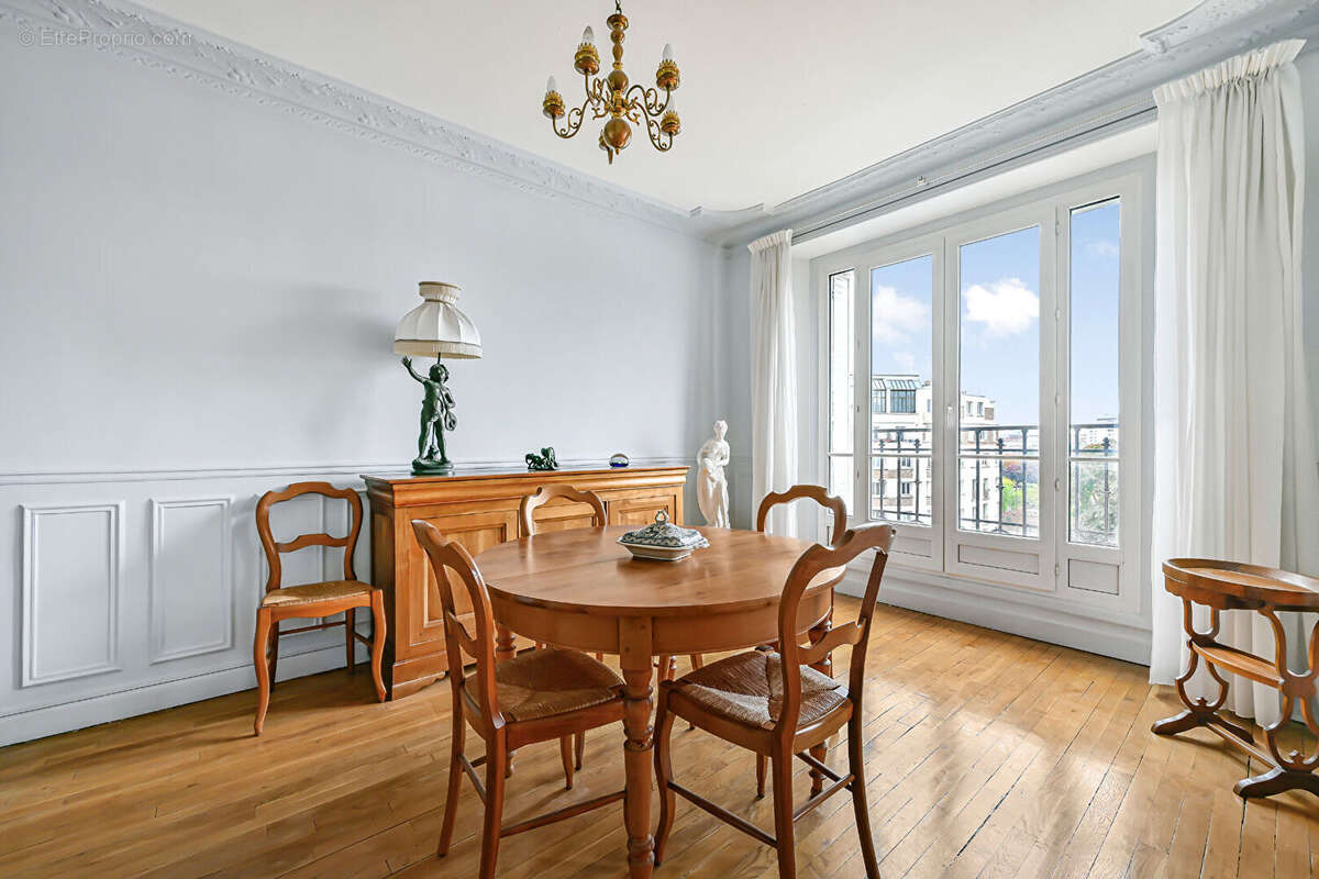 Appartement à PARIS-14E