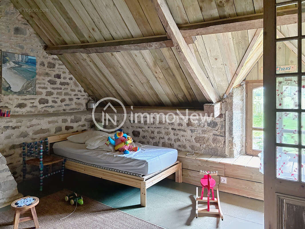 Longere en pierre 108m2 sur 2097m2 - photo 12