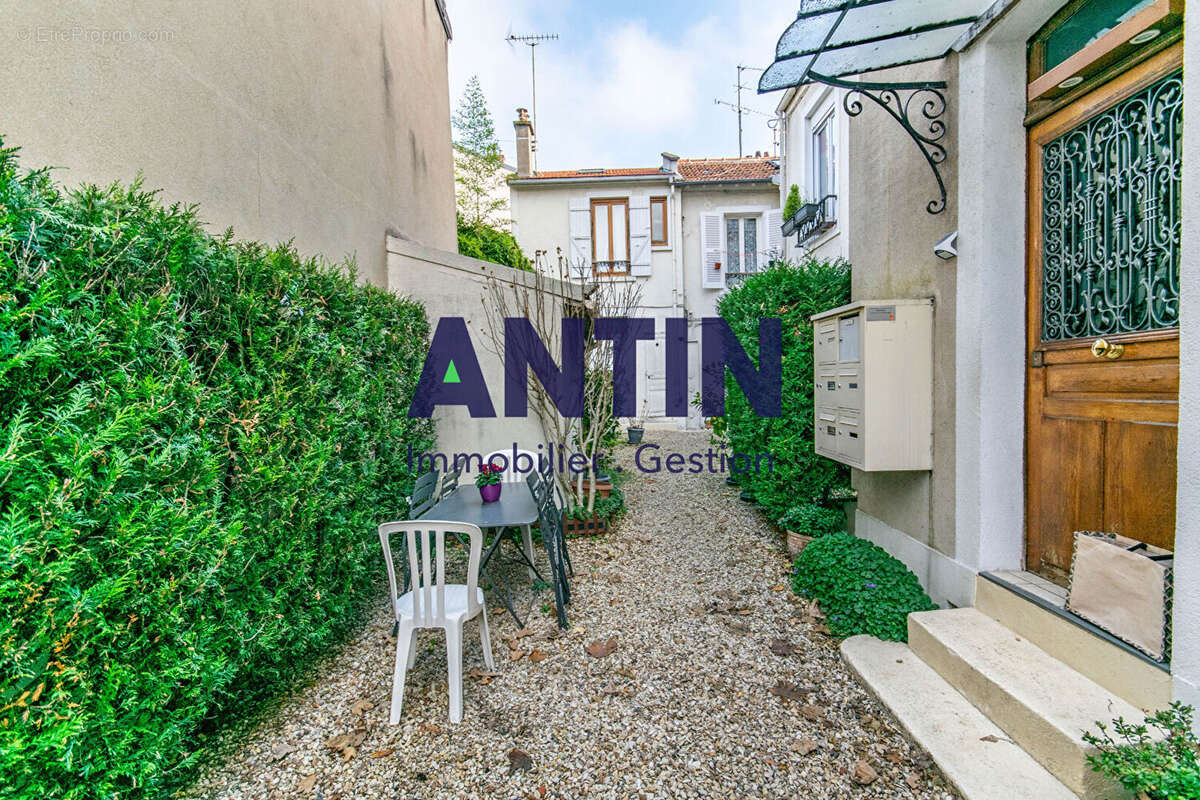 Appartement à LA GARENNE-COLOMBES