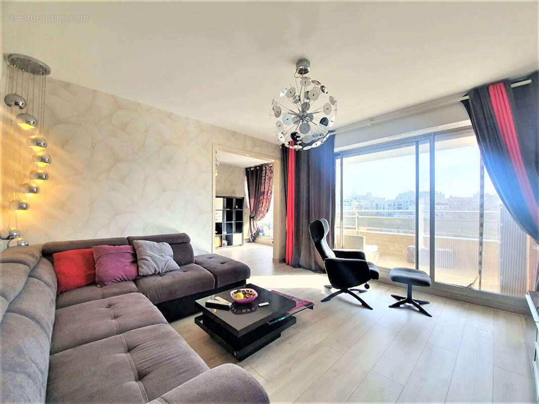 Appartement à COURBEVOIE