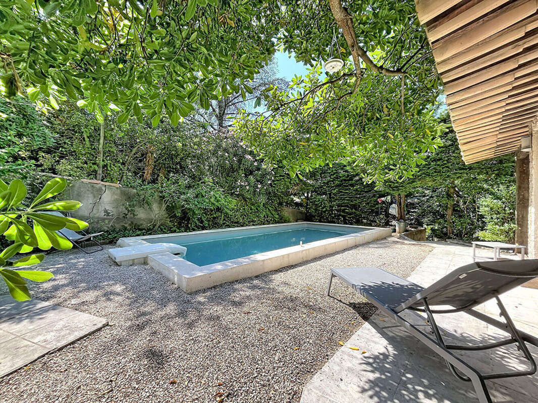 Appartement à MARSEILLE-4E