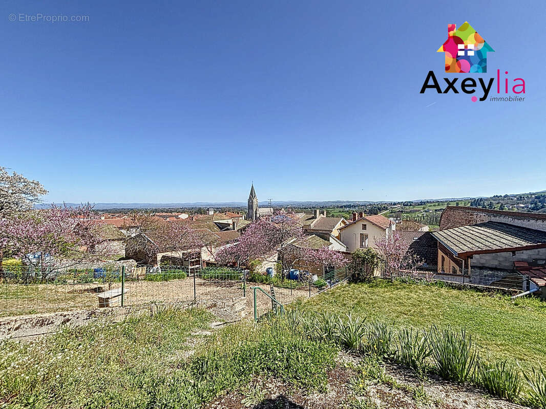 A vendre - renaison centre - maison de bourg, terrain, dependances et maisonette supplementaire - photo 2