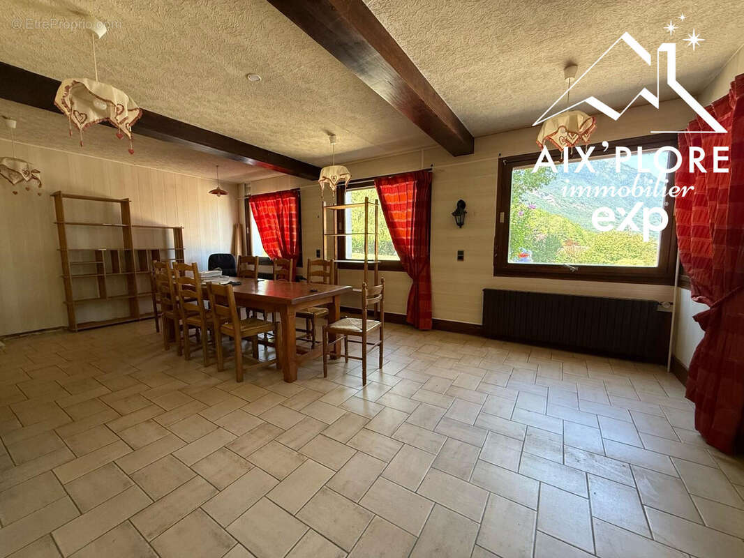565 m² à Albertville  - photo 4