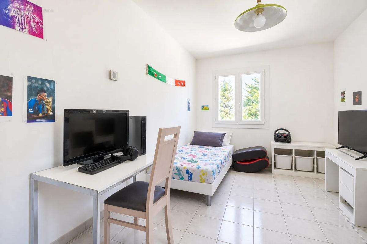 Maison de 8 pièces de 203 m² à Auriol - photo 8