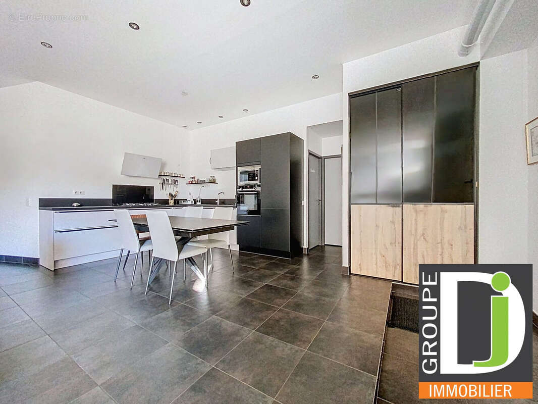 Appartement 100 m² à Valence  - photo 3