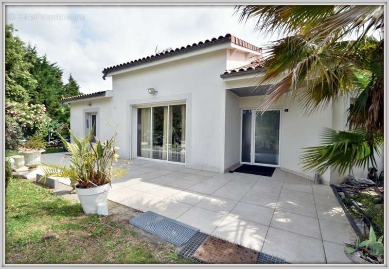 Maison à LAPEYROUSE-FOSSAT