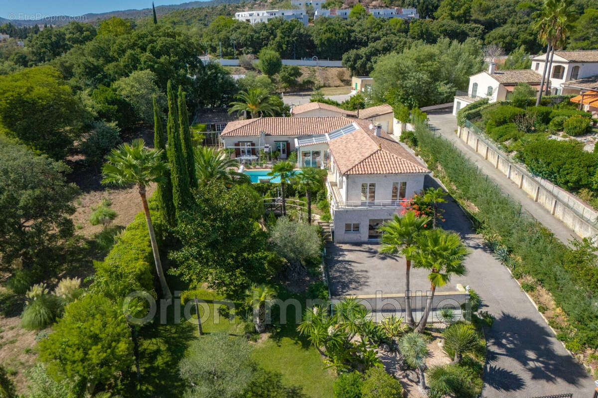 Maison à MANDELIEU-LA-NAPOULE