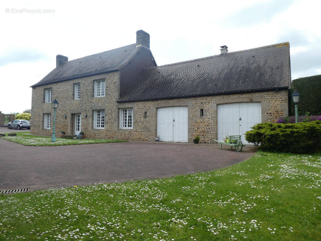 Maison à SAINT-HILAIRE-DU-HARCOUET