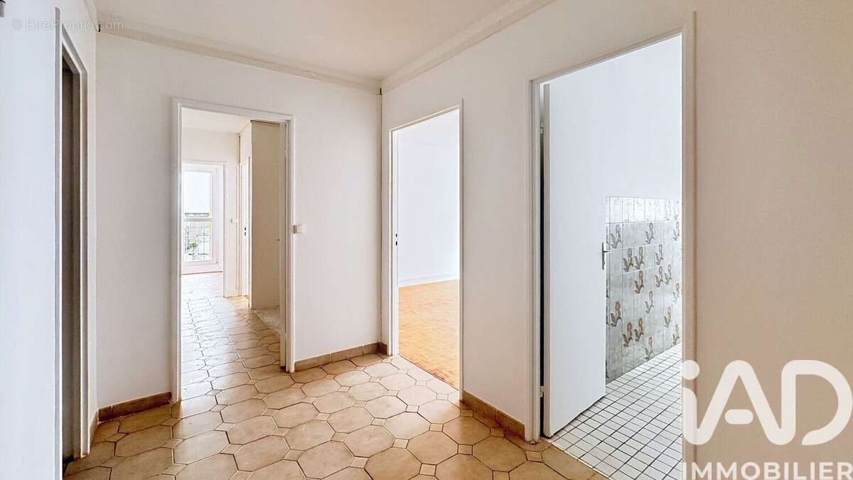 Photo 8 - Appartement à VILLENEUVE-LA-GARENNE