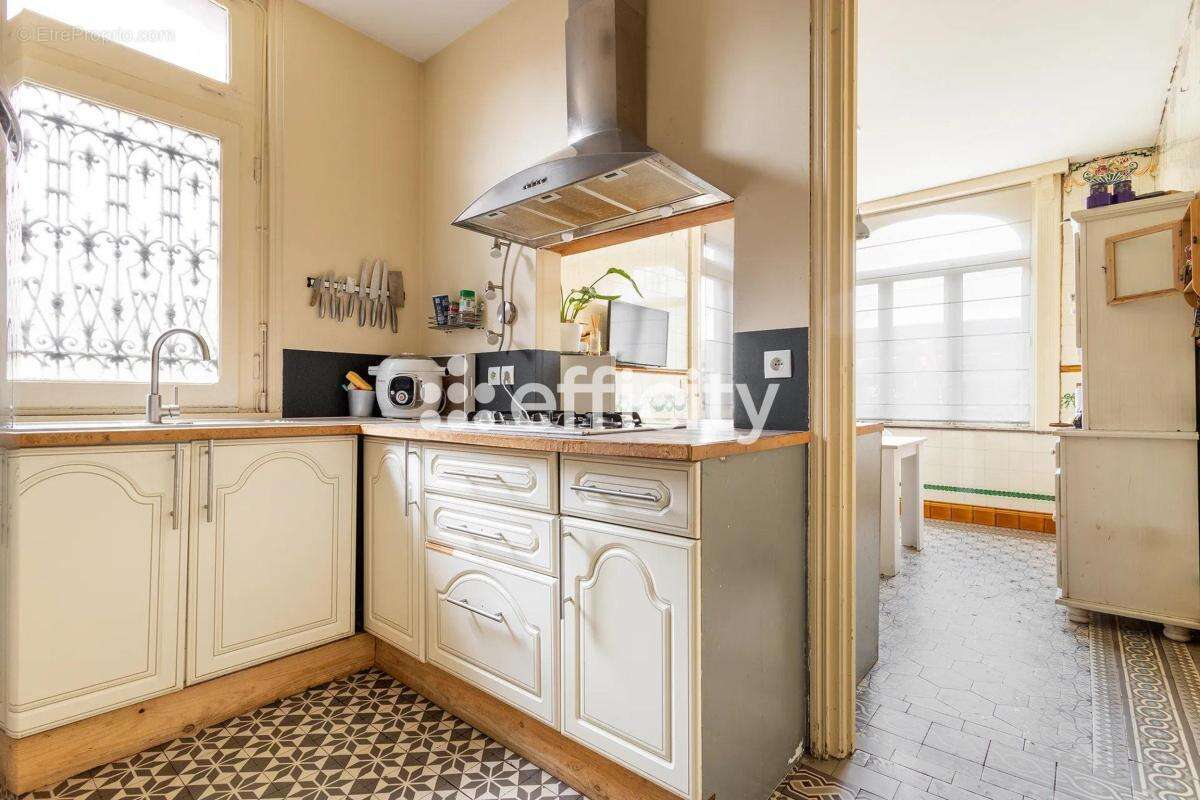 Maison à LA CHAPELLE-D'ARMENTIERES