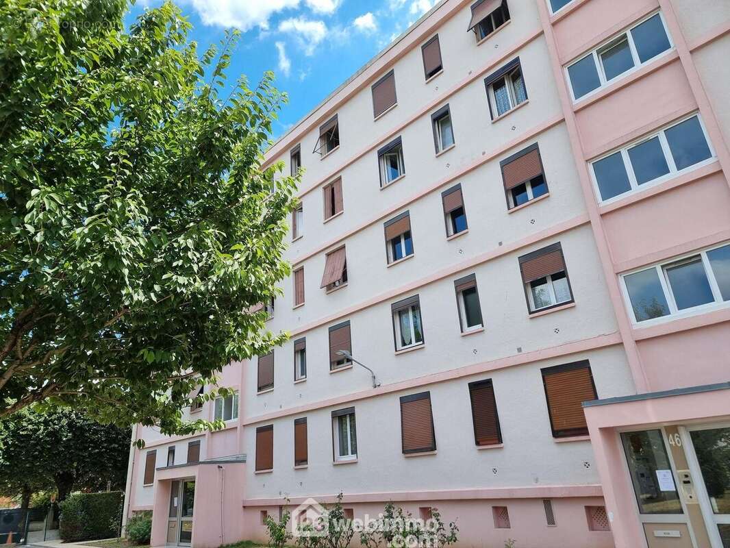 Appartement de 4 pièces, situé au 2eme étage - Appartement à CHOISY-LE-ROI