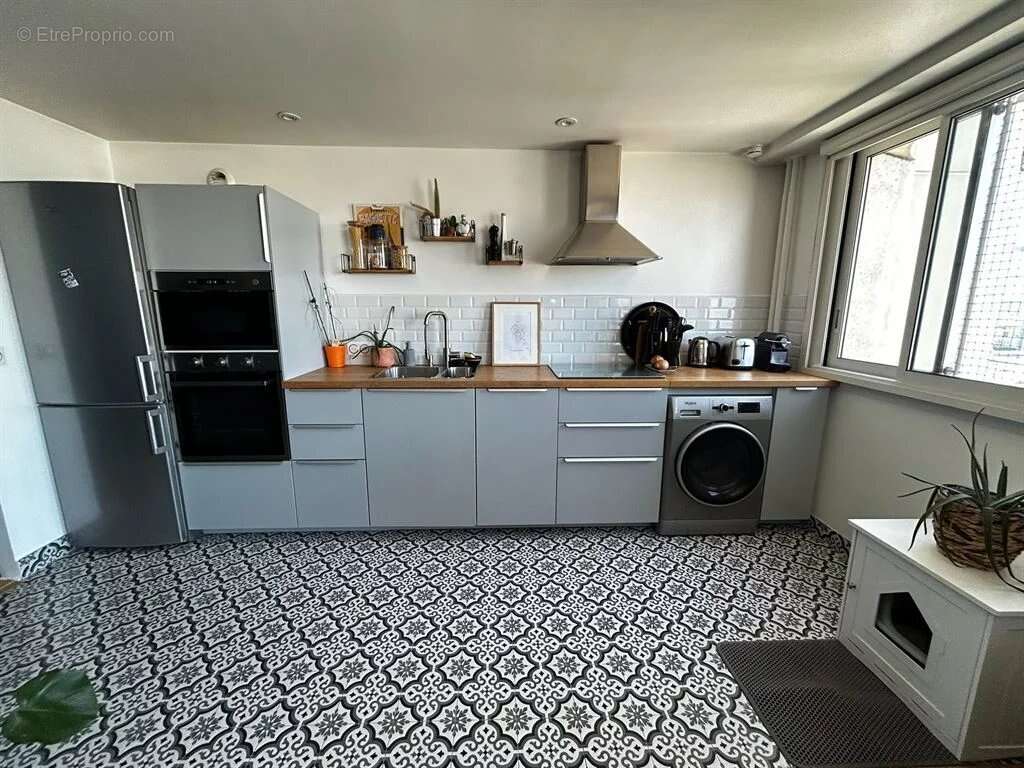 Appartement à COURBEVOIE