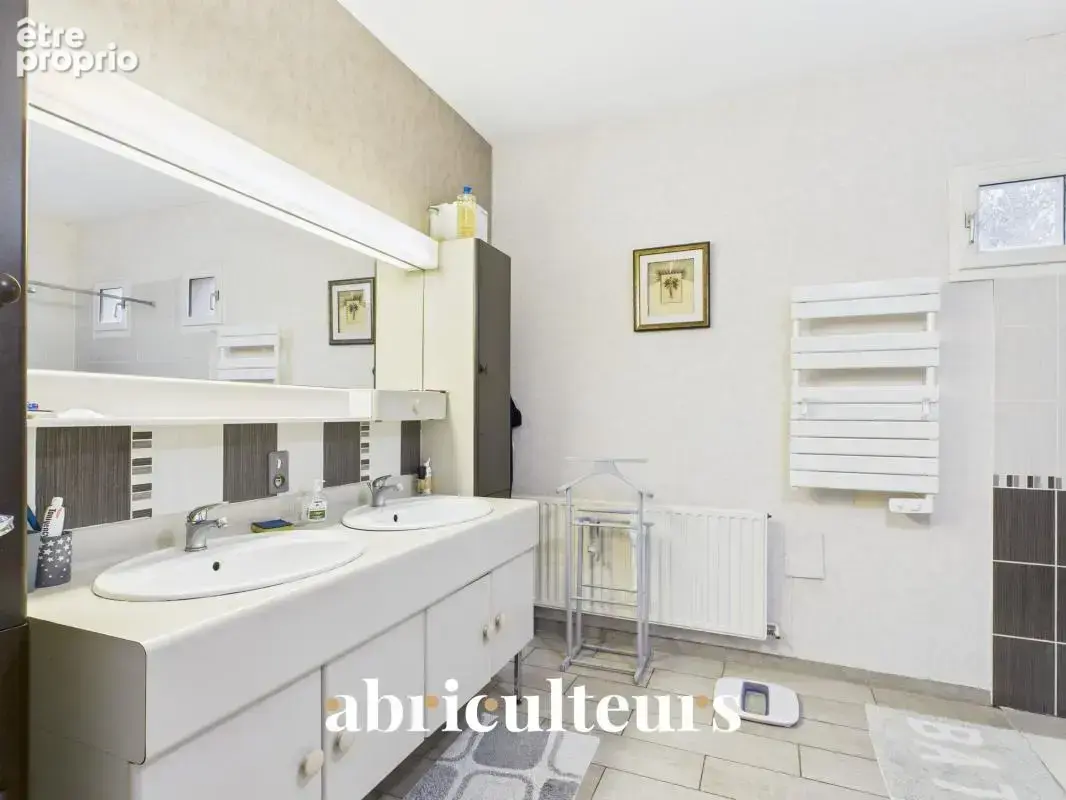 Maison avec parc arboré - 260 m² - en vente au MANS SUD (72230) - photo 21
