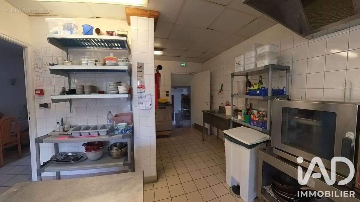 Commerce 226 m² à Savigny-En-Veron  - photo 5