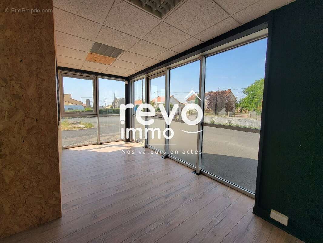 Bâtiment professionnel de 361 m² avec locataire en place et fort potentiel d'exploitation - photo 2
