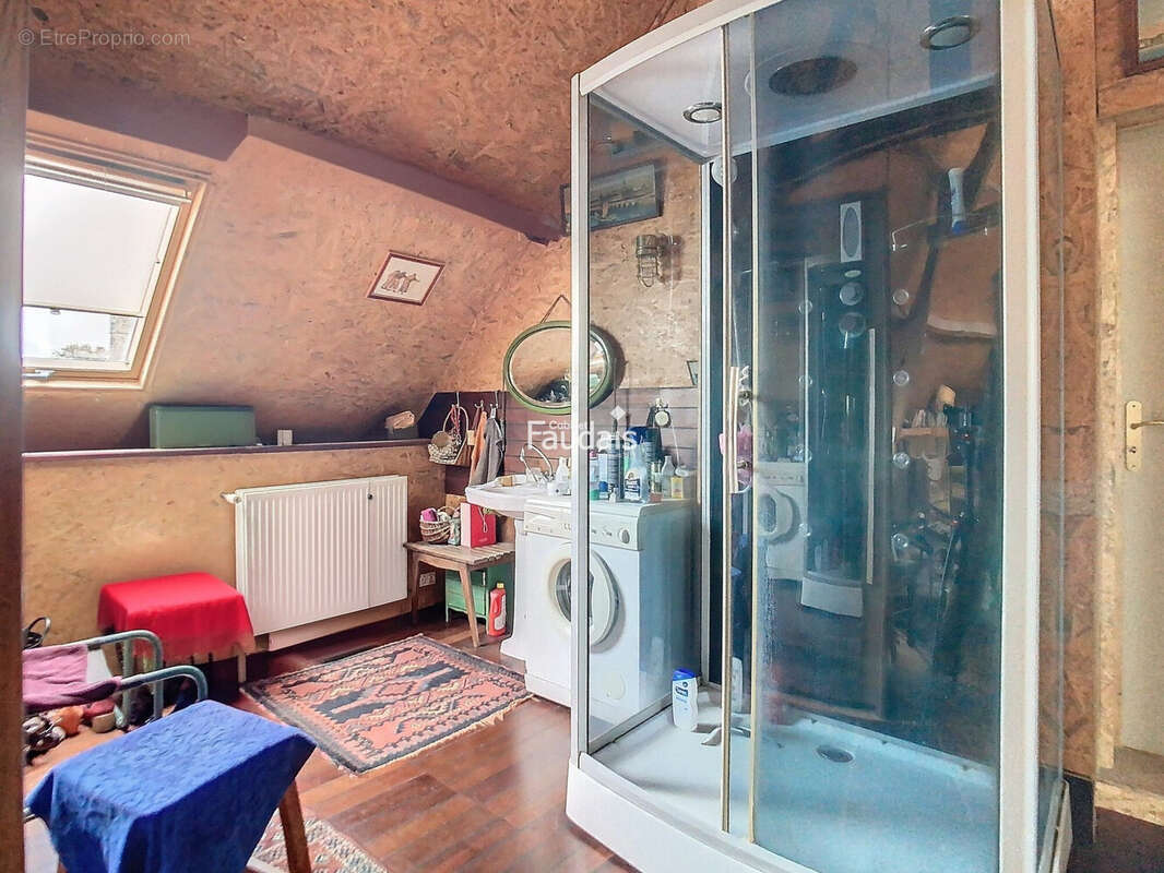 Maison 250 m² à Saint-Sauveur-Le-Vicomte  - photo 8