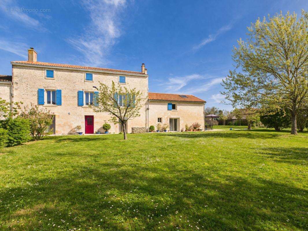 maison en pierre rénovée 204 m², parc arboré, dépendances 15 mn de NIORT - photo 3