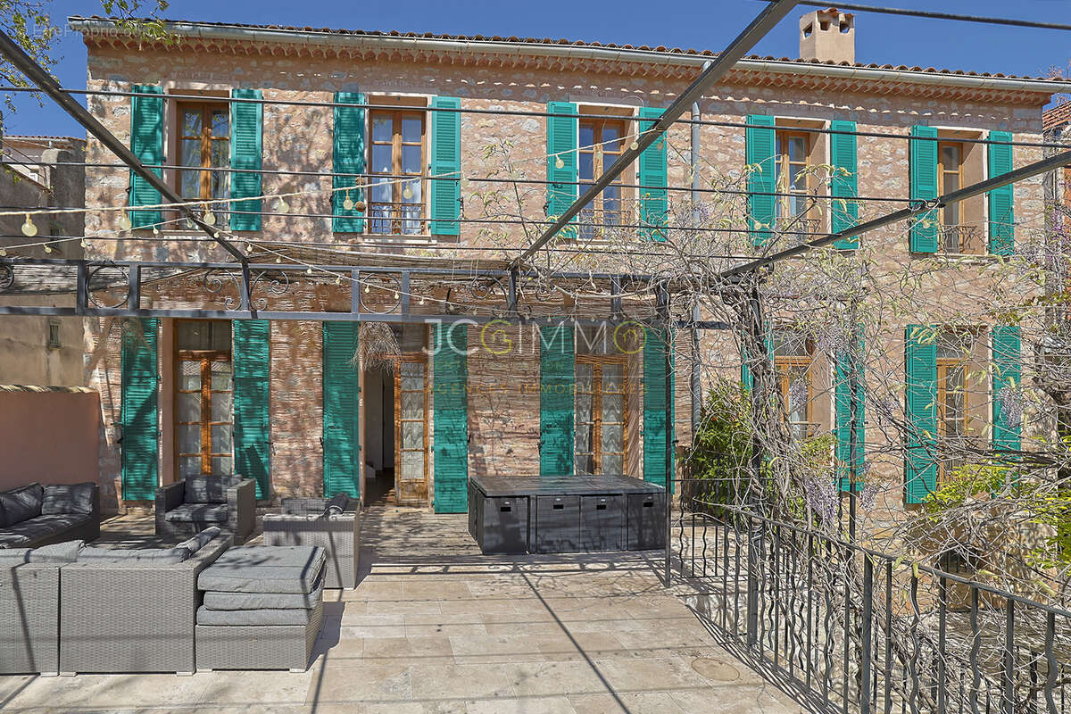 Bastide d’exception au cœur du village de puget-ville   charme, volumes & potentiel unique - photo 2