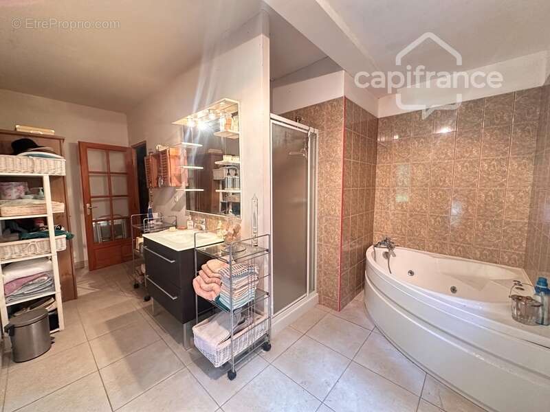 Maison familiale de 225 m² avec dépendance sur 3 022 m² - Domaine de Carheil à Plessé - photo 10